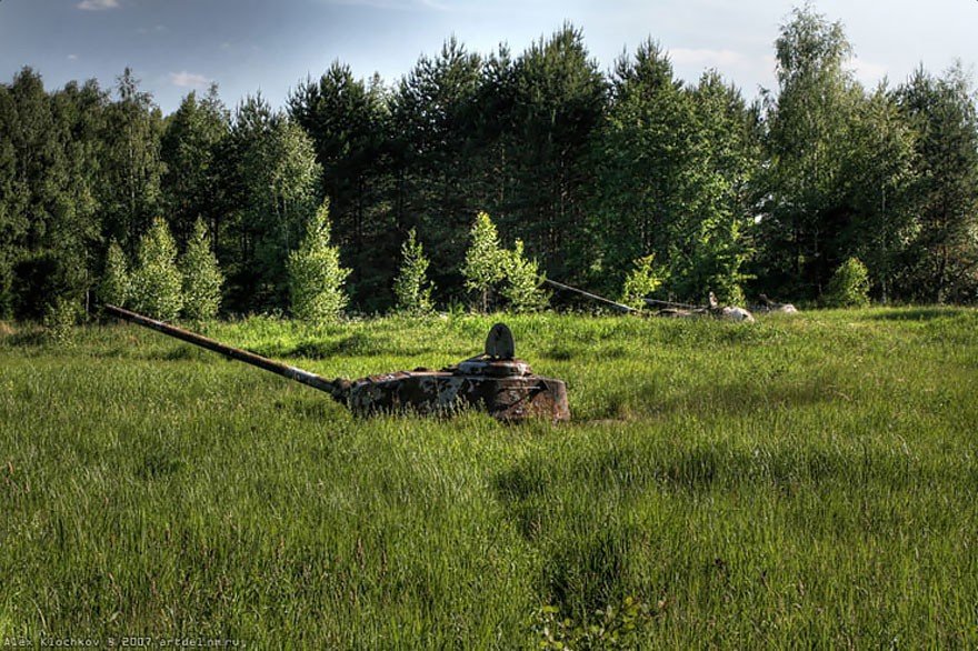 10_base_de_tanques_abandonada_na_russia